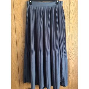 Old Navy Gray Accordion Maxi Skirt